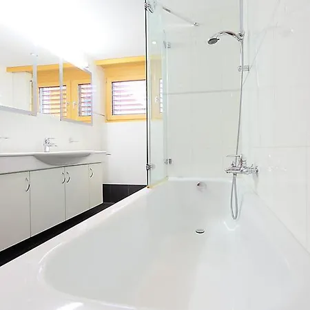 شقة Sleeps 6 Wifi